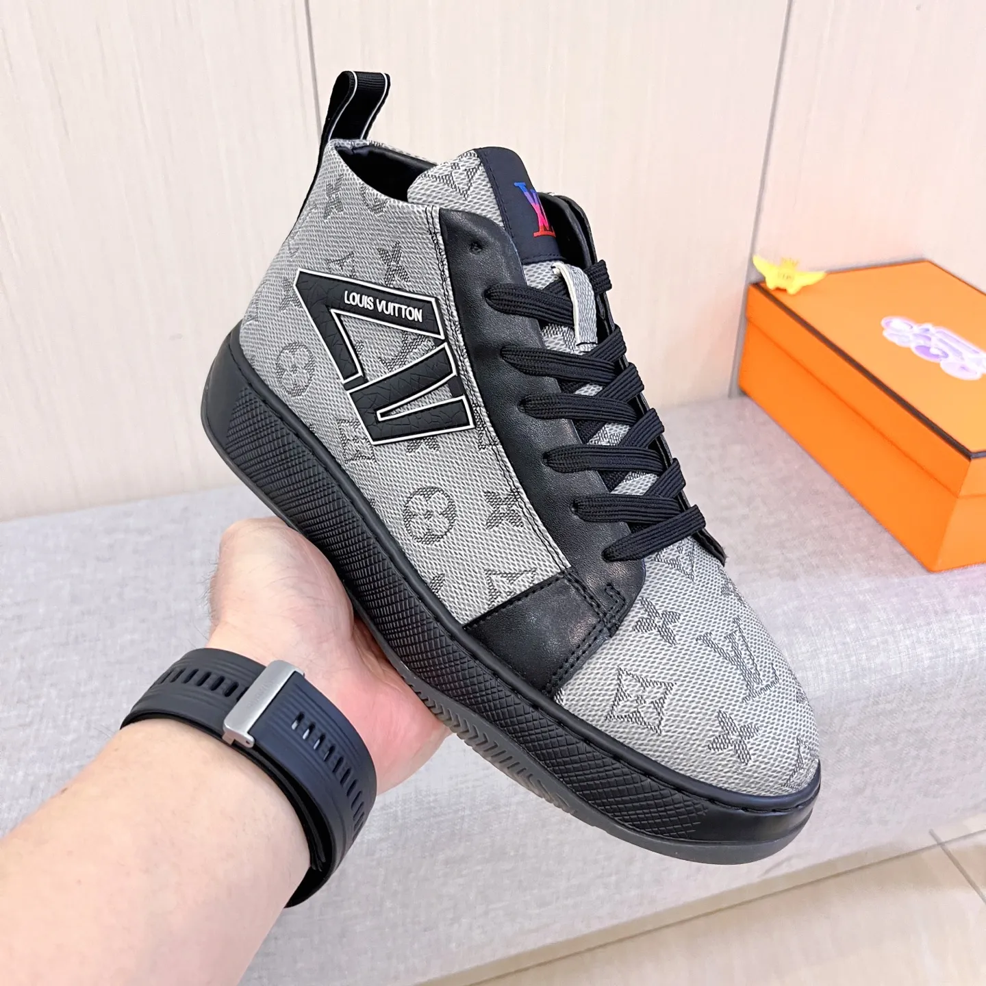 Men's shoes 💰 460 men's shoes 💰 [ LV ] 🔥 Louis Vuitton, high-end men's shoes brand official website 1:1 latest masterpiece: uppers are made of Italian imported first-layer cowhide with comfortable and breathable lining ➕ original non-slip and wear-resistant outsole 🔥, making walking more convenient and comfortable! An exclusive new model, a stunning work, a beautiful 1:1 replica [color] compared to the official quality! Create a fashionable personality to set off your uniqueness! A must-have for trendy men! Classic 🔥Size: 38-44 Color: 🔥 3⃣️colors available🔥.